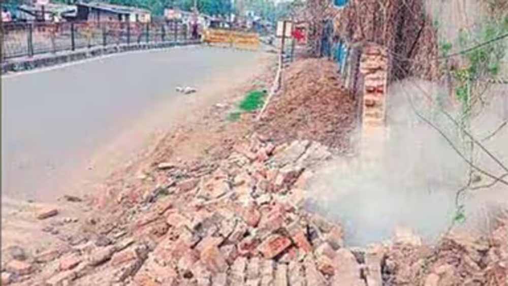 केंदुआडीह में सड़क धंसने के बाद गैस रिसाव से हड़कंप, डेंजर जोन घोषित इलाका