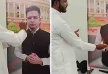 अजीबोगरीब समर्थन,योगी यूथ ब्रिगेड के अध्यक्ष ने उतारी राघव चड्ढा की आरती, बताया देश का सबसे ईमानदार नेता अजीबोगरीब समर्थन,योगी यूथ ब्रिगेड के अध्यक्ष ने उतारी राघव चड्ढा की आरती, बताया देश का सबसे ईमानदार नेता