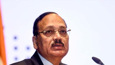 पहली बार मोबाइल लेकर सुप्रीम कोर्ट पहुंचे CJI सूर्यकांत, किसका था मैसेज?