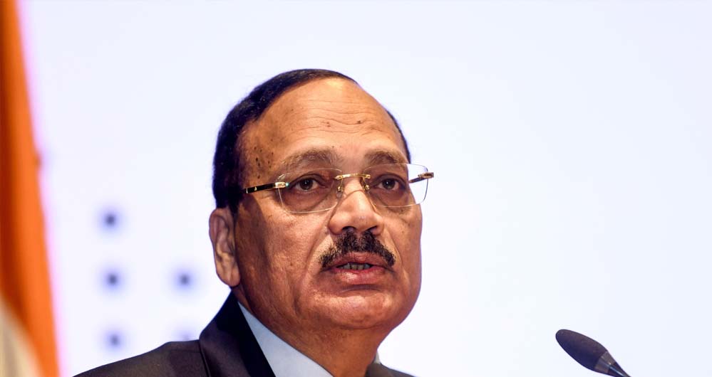 पहली बार मोबाइल लेकर सुप्रीम कोर्ट पहुंचे CJI सूर्यकांत, किसका था मैसेज?