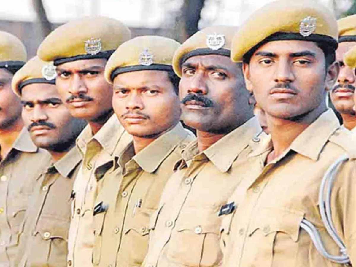 बरेली में होमगार्ड परीक्षा में बड़ा फर्जीवाड़ा, दूसरे की जगह पेपर देते पकड़ा गया युवक बरेली में होमगार्ड परीक्षा में बड़ा फर्जीवाड़ा, दूसरे की जगह पेपर देते पकड़ा गया युवक