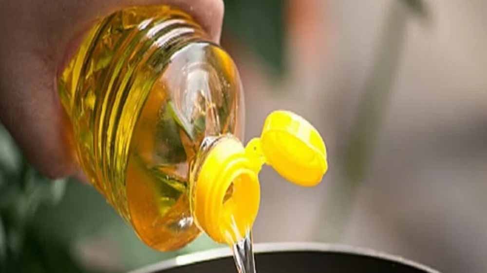 उत्तर प्रदेश में मिलावटी खाद्य तेलों पर बड़ी कार्रवाई, 14 फर्मों पर लगा प्रतिबंध उत्तर प्रदेश में मिलावटी खाद्य तेलों पर बड़ी कार्रवाई, 14 फर्मों पर लगा प्रतिबंध