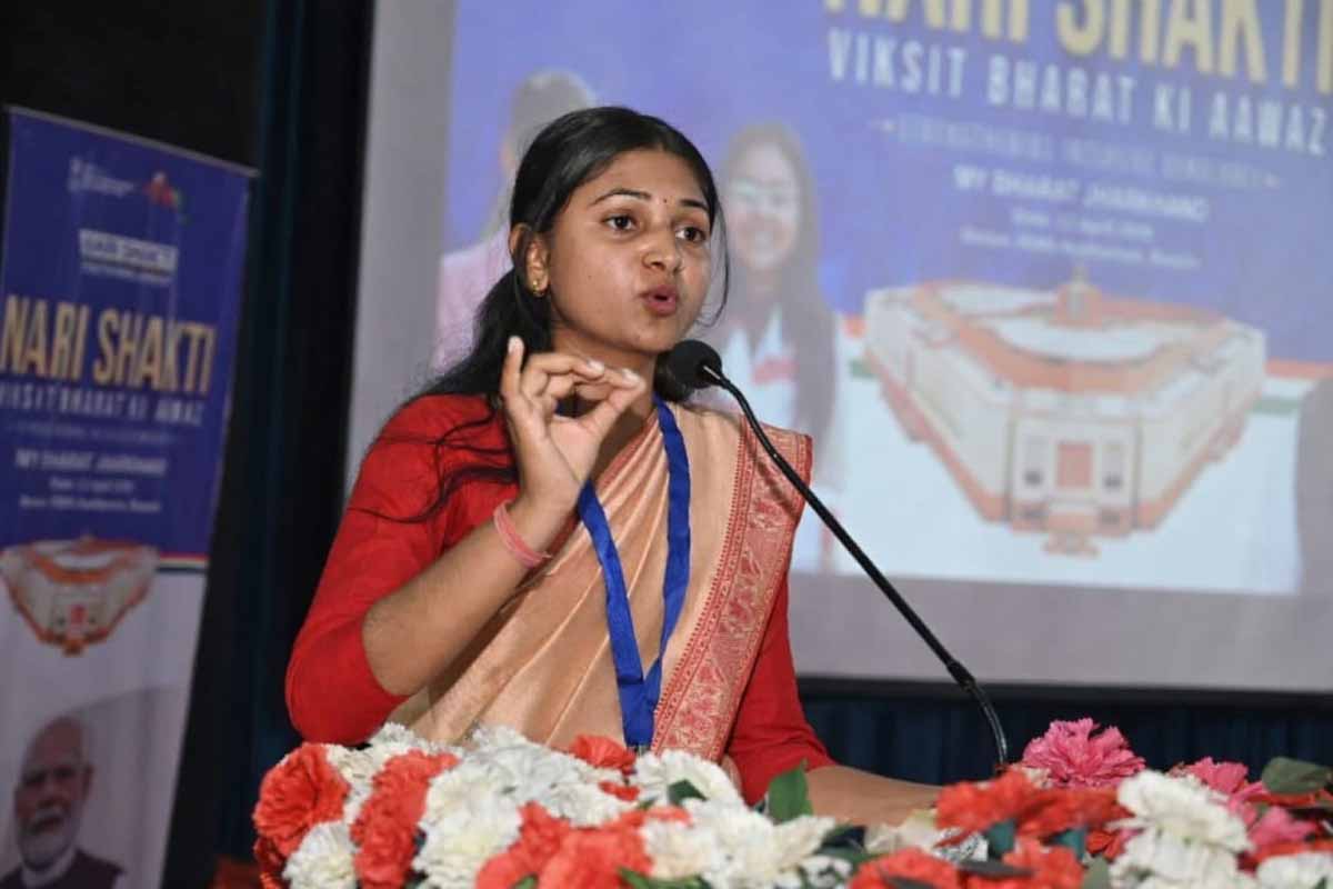 सिमडेगा की संतोषी ने बढ़ाया झारखंड का मान, पीएम मोदी से किया संवाद