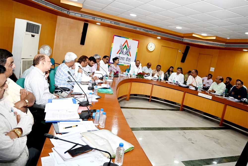 आगामी वित्तीय वर्ष में 10 लाख नये सदस्य बनाने के लक्ष्य पर कार्य करें जिला बैंक के सीईओ – डी.पी.आहूजा, प्रशासक, अपेक्स बैंक