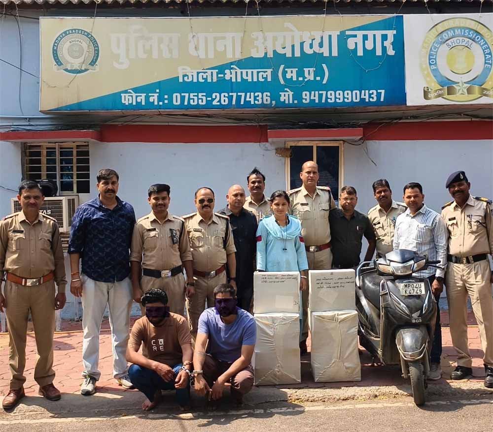 थाना अयोध्यानगर पुलिस ने 02 शराब तस्करो को 10 पेटी अग्रेजी शराब के साथ किया गिरफ्तार, रायसेन, विदिशा जिले से लाकर कर रहे थे भोपाल में शराब तस्करी। थाना अयोध्यानगर पुलिस ने 02 शराब तस्करो को 10 पेटी अग्रेजी शराब के साथ किया गिरफ्तार, रायसेन, विदिशा जिले से लाकर कर रहे थे भोपाल में शराब तस्करी।