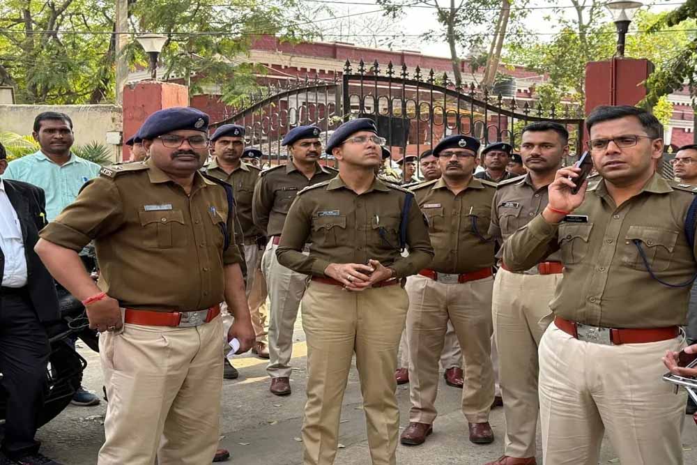 धनबाद में 54 पुलिसकर्मियों की वापसी, हाई कोर्ट ने प्रशासनिक ट्रांसफर रद्द किया