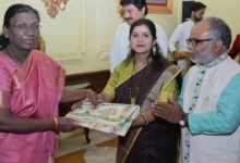 ‘इस साड़ी को कार्यक्रम में पहनूंगी’: Droupadi Murmu ने प्रोटोकॉल तोड़कर देखी कारीगरी