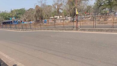 धनबाद-बोकारो रोड पर बड़ा खतरा: जहरीली गैस रिसाव से सड़क 2 फीट धंसी, पुलिस ने लगाया बैरिकेड धनबाद-बोकारो रोड पर बड़ा खतरा: जहरीली गैस रिसाव से सड़क 2 फीट धंसी, पुलिस ने लगाया बैरिकेड