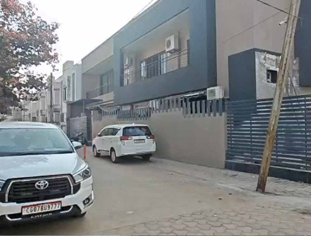 भारतमाला घोटाले में ईडी का बड़ा एक्शन, गोपाल गांधी के करीबियों के ठिकानों पर छापेमारी भारतमाला घोटाले में ईडी का बड़ा एक्शन, गोपाल गांधी के करीबियों के ठिकानों पर छापेमारी