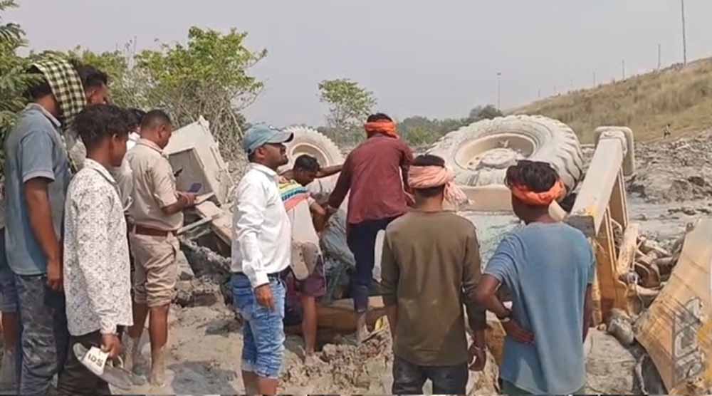 कोरबा हादसा: राखड़ बांध फूटा, जेसीबी ऑपरेटर की मौत; 3 मजदूरों का रेस्क्यू कर बचाई जान कोरबा हादसा: राखड़ बांध फूटा, जेसीबी ऑपरेटर की मौत; 3 मजदूरों का रेस्क्यू कर बचाई जान
