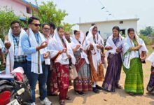 तहसीलदार का अनोखा स्वागत: प्रगणकों को दिए प्याज-टॉवेल, लौटने पर मिलेगा नींबू शरबत