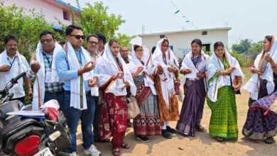 तहसीलदार का अनोखा स्वागत: प्रगणकों को दिए प्याज-टॉवेल, लौटने पर मिलेगा नींबू शरबत