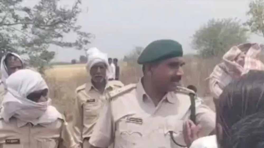 जगदलपुर में बड़ी कार्रवाई: जंगल कब्जे की साजिश नाकाम, 14 ग्रामीण गिरफ्तार जगदलपुर में बड़ी कार्रवाई: जंगल कब्जे की साजिश नाकाम, 14 ग्रामीण गिरफ्तार