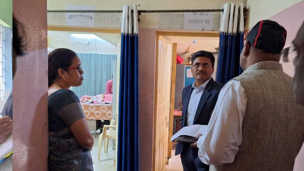 ड्यूटी से नदारद कर्मचारियों पर सख्ती: बिलासपुर निगम कमिश्नर ने थमाए शो-कॉज नोटिस ड्यूटी से नदारद कर्मचारियों पर सख्ती: बिलासपुर निगम कमिश्नर ने थमाए शो-कॉज नोटिस