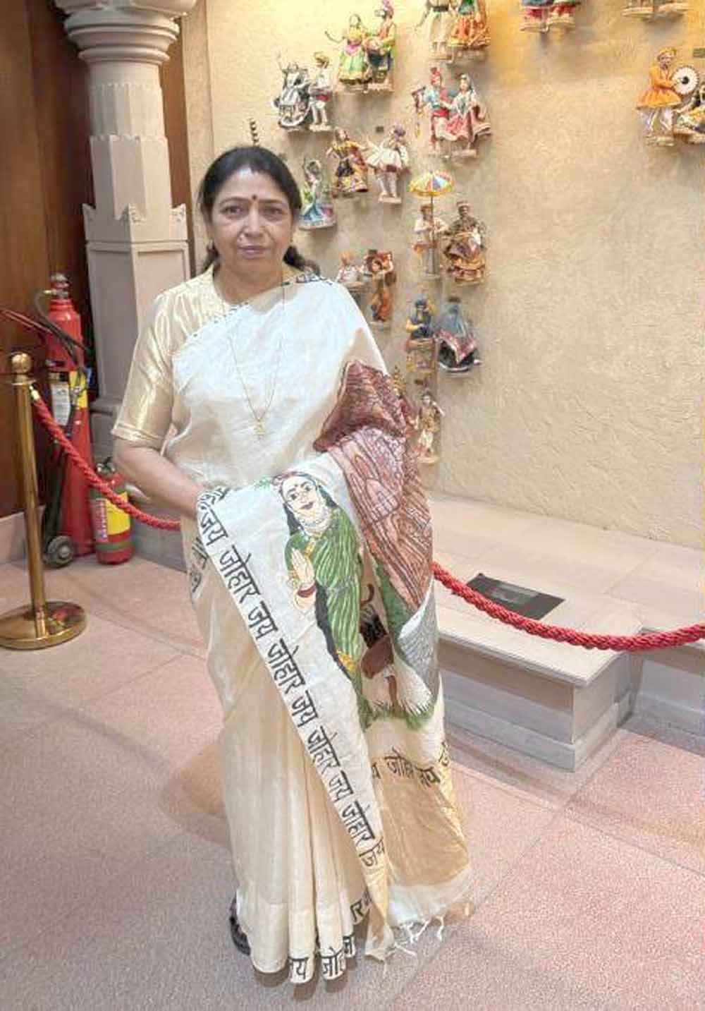 राज्यसभा में गूंजा ‘जय जोहार’: छत्तीसगढ़ महतारी और भोरमदेव मंदिर साड़ी में लक्ष्मी वर्मा ने ली शपथ राज्यसभा में गूंजा ‘जय जोहार’: छत्तीसगढ़ महतारी और भोरमदेव मंदिर साड़ी में लक्ष्मी वर्मा ने ली शपथ