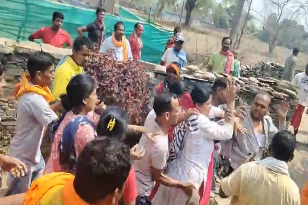 बस्तर में बाहरी परिवार को लेकर विवाद, धर्म प्रचार के आरोप में पास्टर से मारपीट