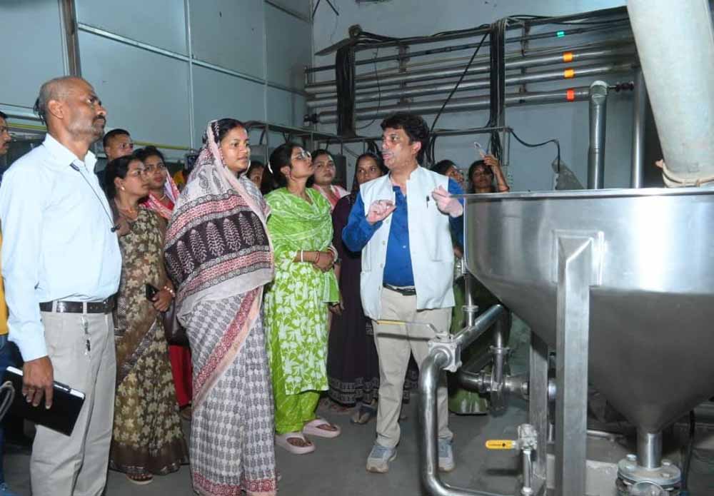 आत्मनिर्भरता की राह: दिशा दर्शन भ्रमण को मंत्री लक्ष्मी राजवाड़े ने बताया सशक्त माध्यम आत्मनिर्भरता की राह: दिशा दर्शन भ्रमण को मंत्री लक्ष्मी राजवाड़े ने बताया सशक्त माध्यम
