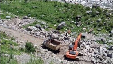 अवैध खनन पर बड़ी कार्रवाई: छापेमारी में मुरूम-गिट्टी से भरी गाड़ियां जब्त