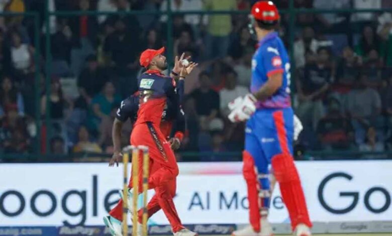 बेंगलुरु के गेंदबाजों का कहर, दिल्ली की टीम 75 रनों पर ढेर