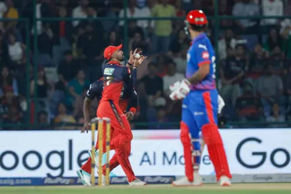 बेंगलुरु के गेंदबाजों का कहर, दिल्ली की टीम 75 रनों पर ढेर