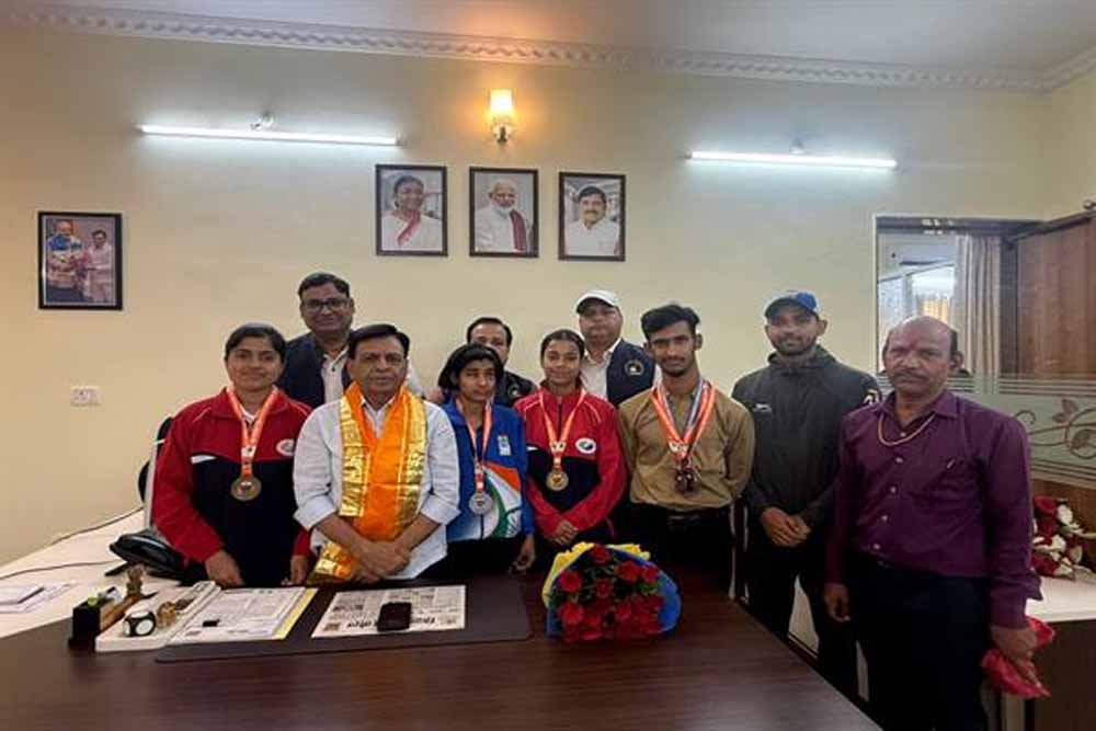 उप मुख्यमंत्री देवड़ा से पैरा नेशनल गेम्स के विजेता खिलाड़ियों ने की भेंट उप मुख्यमंत्री देवड़ा से पैरा नेशनल गेम्स के विजेता खिलाड़ियों ने की भेंट
