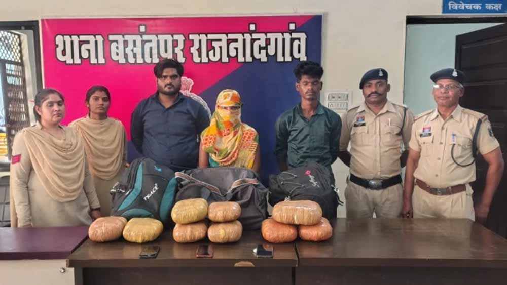 राजनांदगांव में बड़ा खुलासा: पुलिस को देख घबराए तस्कर, 9 किलो से ज्यादा गांजा बरामद राजनांदगांव में बड़ा खुलासा: पुलिस को देख घबराए तस्कर, 9 किलो से ज्यादा गांजा बरामद