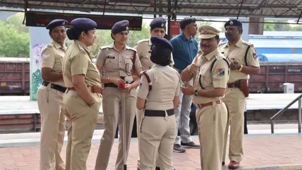 RPF भोपाल रेल मंडल की मानवता की मिसाल: ‘ऑपरेशन नन्हे फरिश्ते’ से 720 बच्चों को परिवार से मिलाया, 33 लोगों की जान बचाई