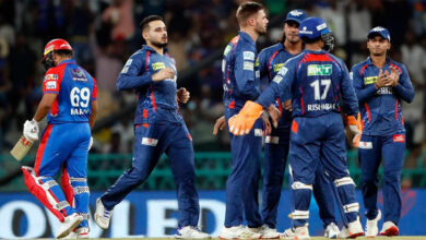 IPL के मैदान पर ऋषभ पंत बने ‘शांतिदूत’, नीतीश राणा और दिग्वेश राठी की पुरानी दुश्मनी खत्म, वीडियो वायरल IPL के मैदान पर ऋषभ पंत बने ‘शांतिदूत’, नीतीश राणा और दिग्वेश राठी की पुरानी दुश्मनी खत्म, वीडियो वायरल