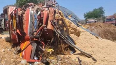 देवास में ट्रक और टूरिस्ट बस की भीषण टक्कर, 30 से ज्यादा यात्री घायल