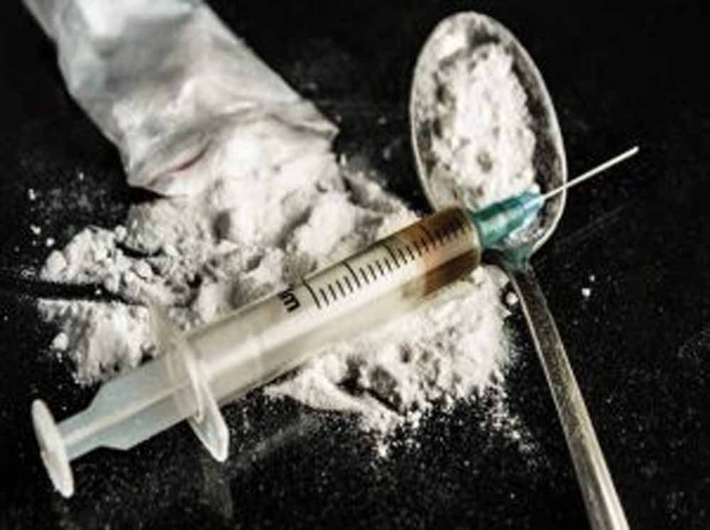 इंदौर के प्रतिष्ठित स्कूलों में एमडी ड्रग्स का जाल, 12–16 साल के छात्र चपेट में इंदौर के प्रतिष्ठित स्कूलों में एमडी ड्रग्स का जाल, 12–16 साल के छात्र चपेट में