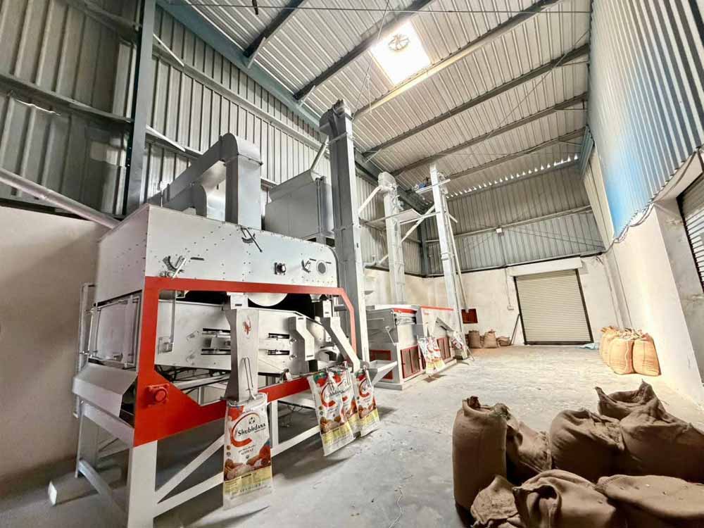 इंदौर में आधुनिक ग्रेडिंग एवं कलर सॉर्टिंग प्लांट का शुभारंभ कृषि क्षेत्र के लिए महत्वपूर्ण कदम : कृषि मंत्री कंषाना इंदौर में आधुनिक ग्रेडिंग एवं कलर सॉर्टिंग प्लांट का शुभारंभ कृषि क्षेत्र के लिए महत्वपूर्ण कदम : कृषि मंत्री कंषाना