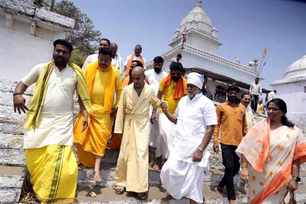 सेवा ही साधना: नर्मदा तट पर जागृत हुआ जनचेतना का दीप” सेवा ही साधना: नर्मदा तट पर जागृत हुआ जनचेतना का दीप”