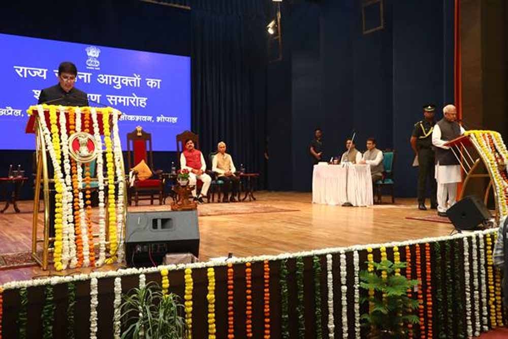 राज्यपाल ने नवनियुक्त राज्य सूचना आयुक्तों को दिलाई शपथ राज्यपाल ने नवनियुक्त राज्य सूचना आयुक्तों को दिलाई शपथ