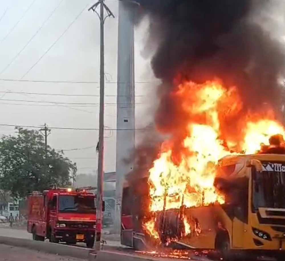 ग्वालियर में झांसी रोड थाना पुलिस की त्वरित कार्रवाई से टला बड़ा हादसा ग्वालियर में झांसी रोड थाना पुलिस की त्वरित कार्रवाई से टला बड़ा हादसा