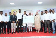 उप मुख्यमंत्री साव ने सौंपा चेक, राज्य में पहली बार किसी खिलाड़ी को मिली इतनी बड़ी प्रोत्साहन राशि