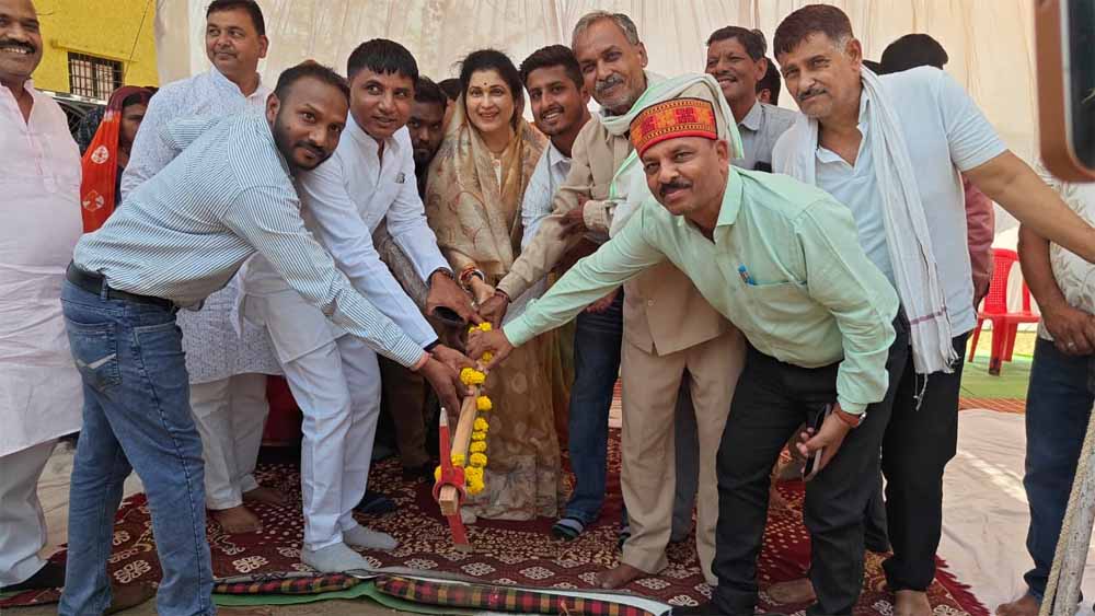 राज्यमंत्री गौर ने किया 6.20 करोड़ की लागत के सड़क निर्माण कार्य का भूमि-पूजन राज्यमंत्री गौर ने किया 6.20 करोड़ की लागत के सड़क निर्माण कार्य का भूमि-पूजन