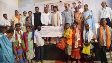 श्रमिक सम्मेलन में विकास की नींव रखने वाले हाथों का सम्मान