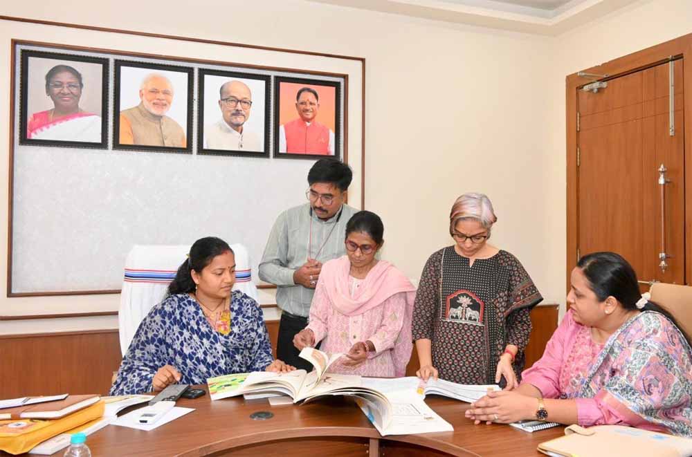 आंगनबाड़ी केवल पोषण नहीं, बल्कि संस्कार निर्माण की पाठशाला बने : मंत्री लक्ष्मी राजवाड़े आंगनबाड़ी केवल पोषण नहीं, बल्कि संस्कार निर्माण की पाठशाला बने : मंत्री लक्ष्मी राजवाड़े