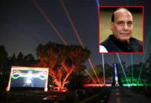 रक्षा मंत्री राजनाथ सिंह ने लखनऊ में सेना के युद्ध स्मारक पर लेज़र, लाइट और साउंड शो का किया उद्घाटन