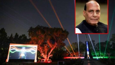 रक्षा मंत्री राजनाथ सिंह ने लखनऊ में सेना के युद्ध स्मारक पर लेज़र, लाइट और साउंड शो का किया उद्घाटन