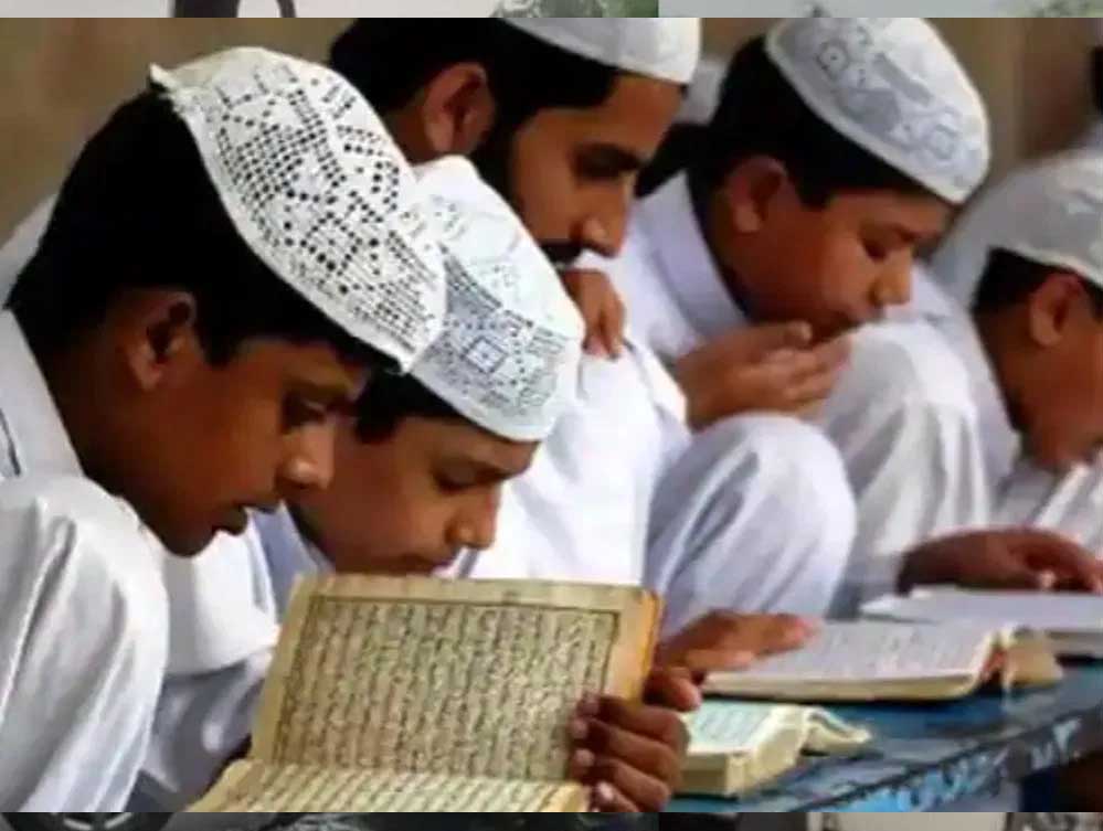 योगी सरकार के सुधारों से बढ़ा भरोसा, मदरसा बोर्ड परीक्षा में 18.29 % अधिक छात्र-छात्राओं ने लिया हिस्सा