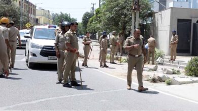 नोएडा में बड़ा एक्शन: श्रम कानून उल्लंघन पर 203 ठेकेदारों के लाइसेंस होंगे रद्द, करोड़ों की पेनल्टी का नोटिस