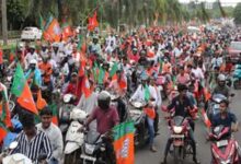 बंगाल में बाइक रैली पर सख्ती: पीछे बैठना भी पड़ा भारी, चुनाव आयोग का बड़ा फैसला