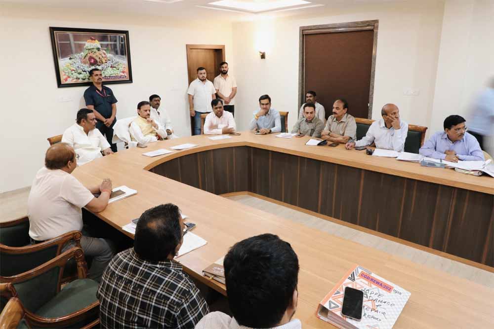 पेयजल और सीवरेज लाइन निर्माण की कठिनाईयां समन्वय से करें दूर : उप मुख्यमंत्री शुक्ल पेयजल और सीवरेज लाइन निर्माण की कठिनाईयां समन्वय से करें दूर : उप मुख्यमंत्री शुक्ल