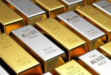 हाई से अब भी ₹2.06 लाख सस्ती चांदी, सोना ₹53,000 टूटा, जानें ताजे भाव