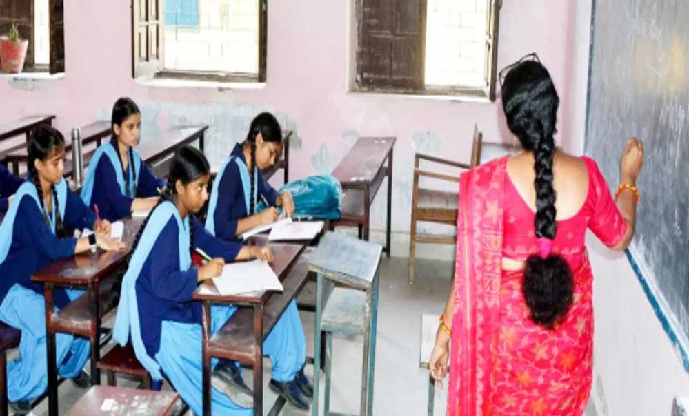 TET अनिवार्यता पर सुप्रीम कोर्ट का बड़ा फैसला: सेवारत शिक्षकों की याचिका खारिज, कहा- ‘याचिका में कोई दम नहीं’