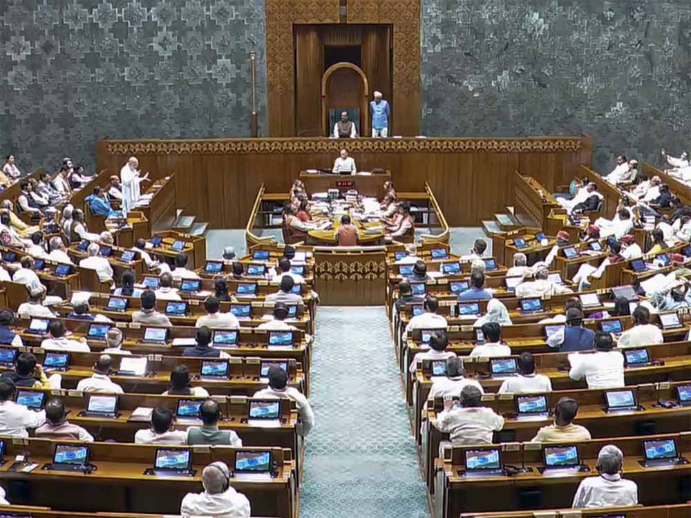 महिला आरक्षण बिल अटका: लोकसभा में संख्या नहीं जुटा पाई सरकार, 298 वोट पर सिमटा समर्थन