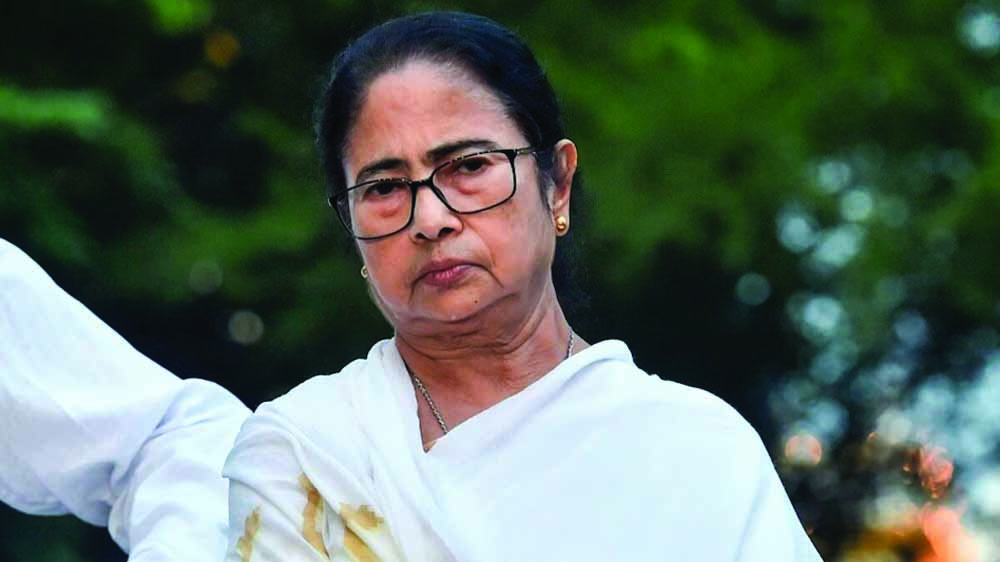 ममता बनर्जी के घर के बाहर ‘जय श्रीराम’ के नारे, काउंटिंग के बीच बोलीं—हम ही जीतेंगे ममता बनर्जी के घर के बाहर ‘जय श्रीराम’ के नारे, काउंटिंग के बीच बोलीं—हम ही जीतेंगे