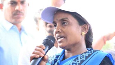 सुशासन तिहार: सरोधी की चौपाल में दिखी बदलाव की कहानी,महतारी वंदन योजना से सशक्त हुई केकती बाई की जिंदगी