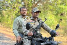 सुशासन की मोटरसाइकिल से दुर्गम पहाड़ों तक पहुँचे कलेक्टर-एसपी